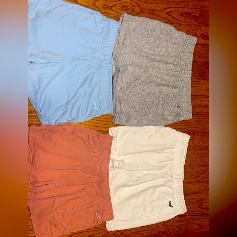 BUNDLE OF FOUR Hollister 5 inch men’s shorts